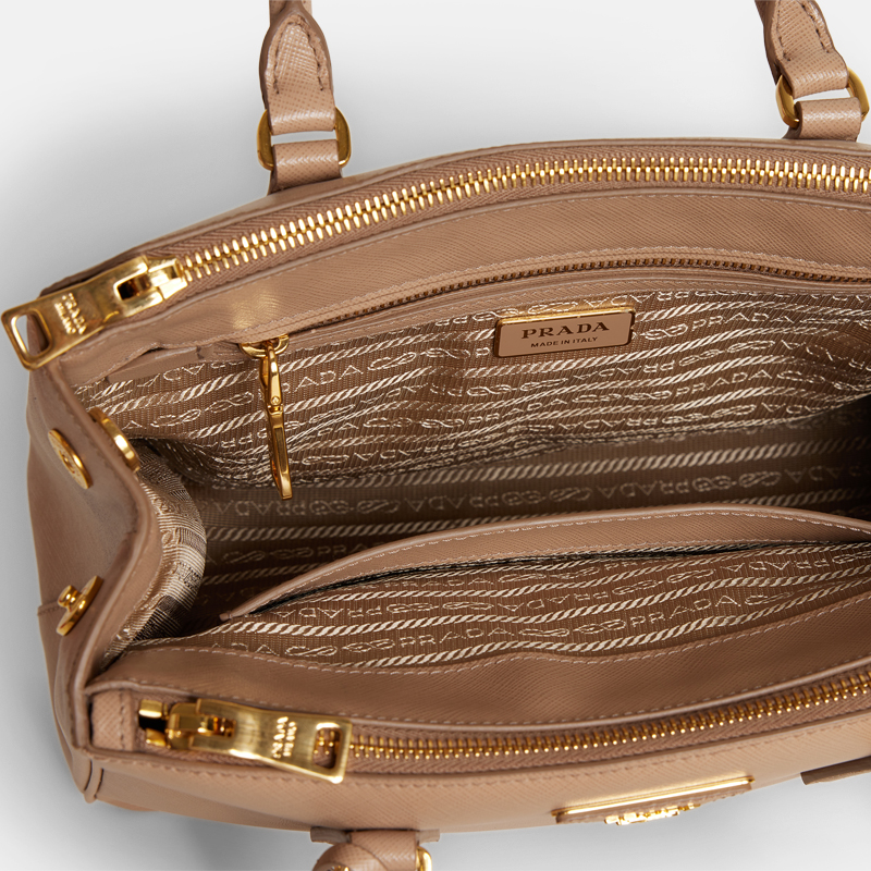 Super Flea Market+Prada+Beige leather bag+Anuthida Ploypetch4